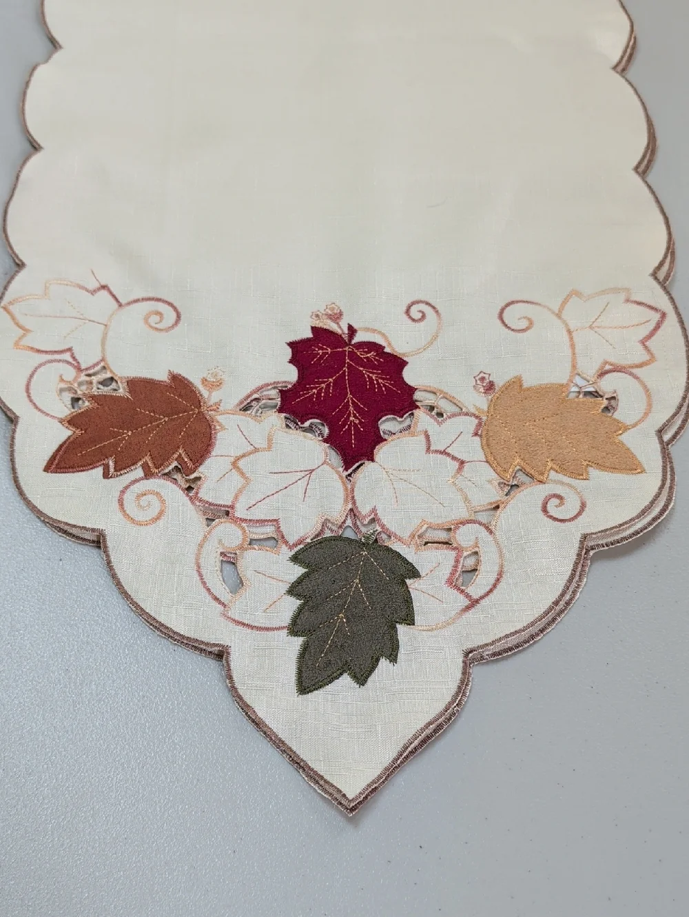Fall/Leaf Pattern Table Runner